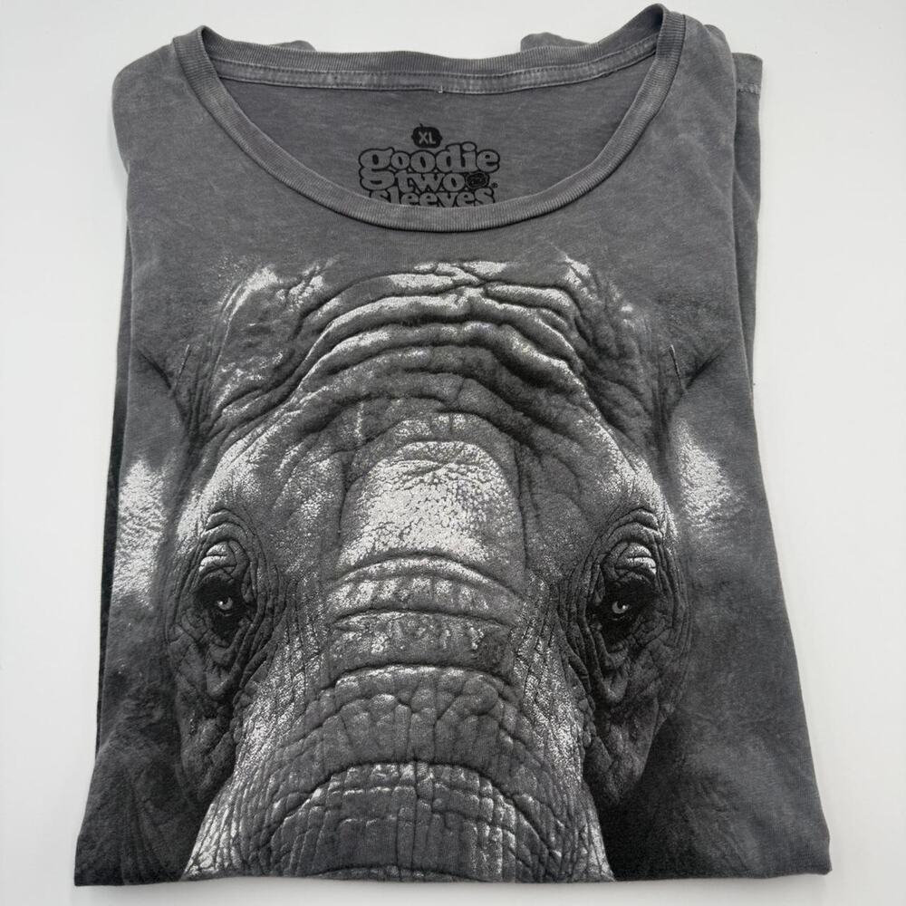 Goodie two sleeve shirt elephant size XL the mountain style animal print